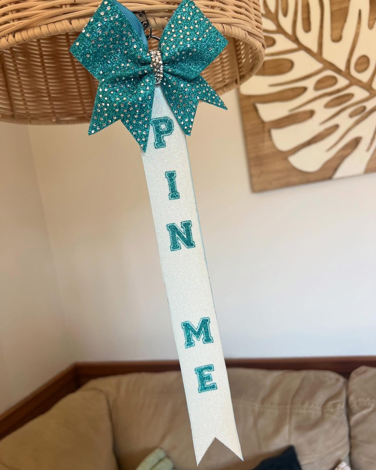 Throwin' Bows Pin Me Ribbon