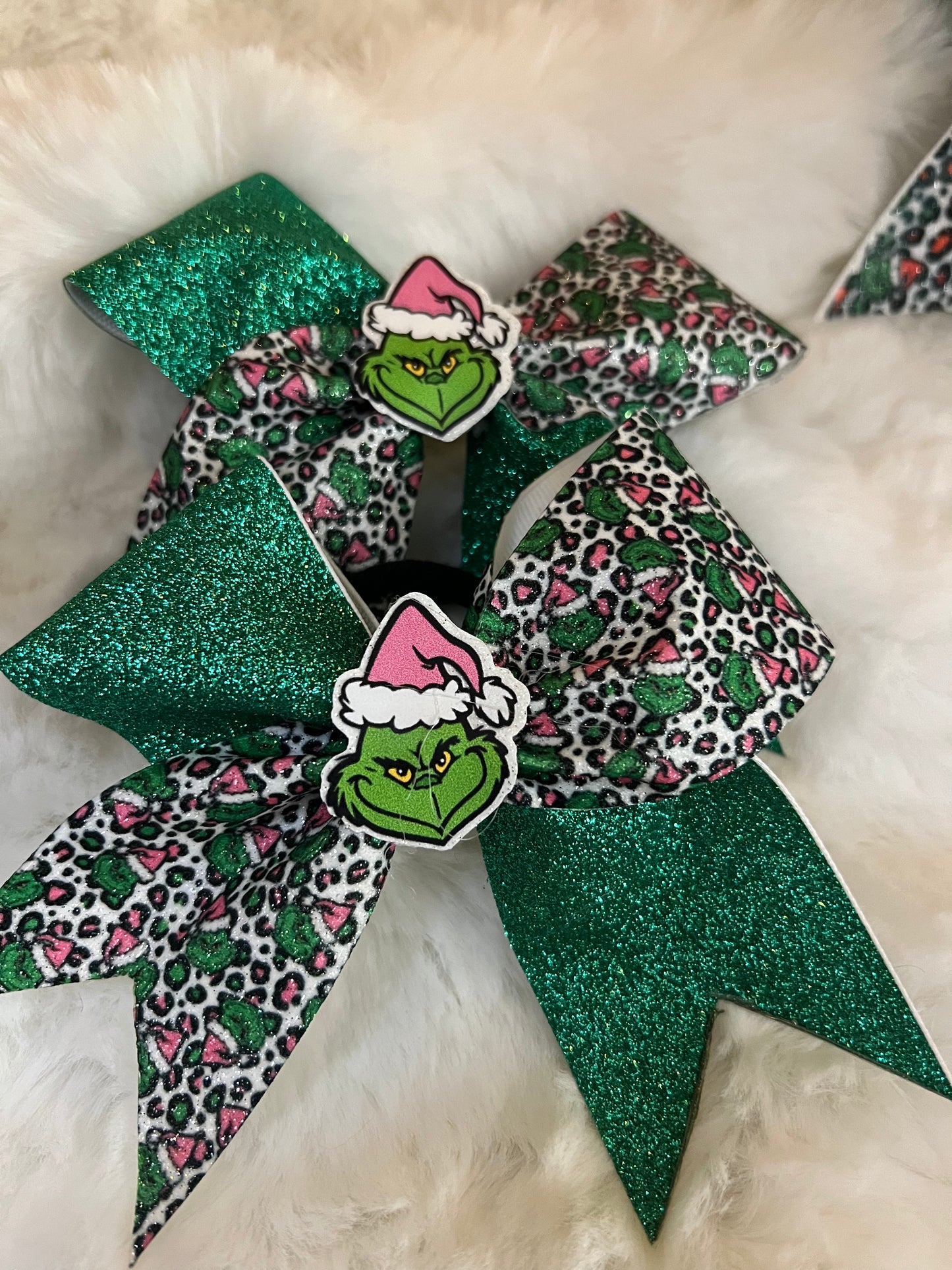 Throwin' Bows Mini Pink Grinch
