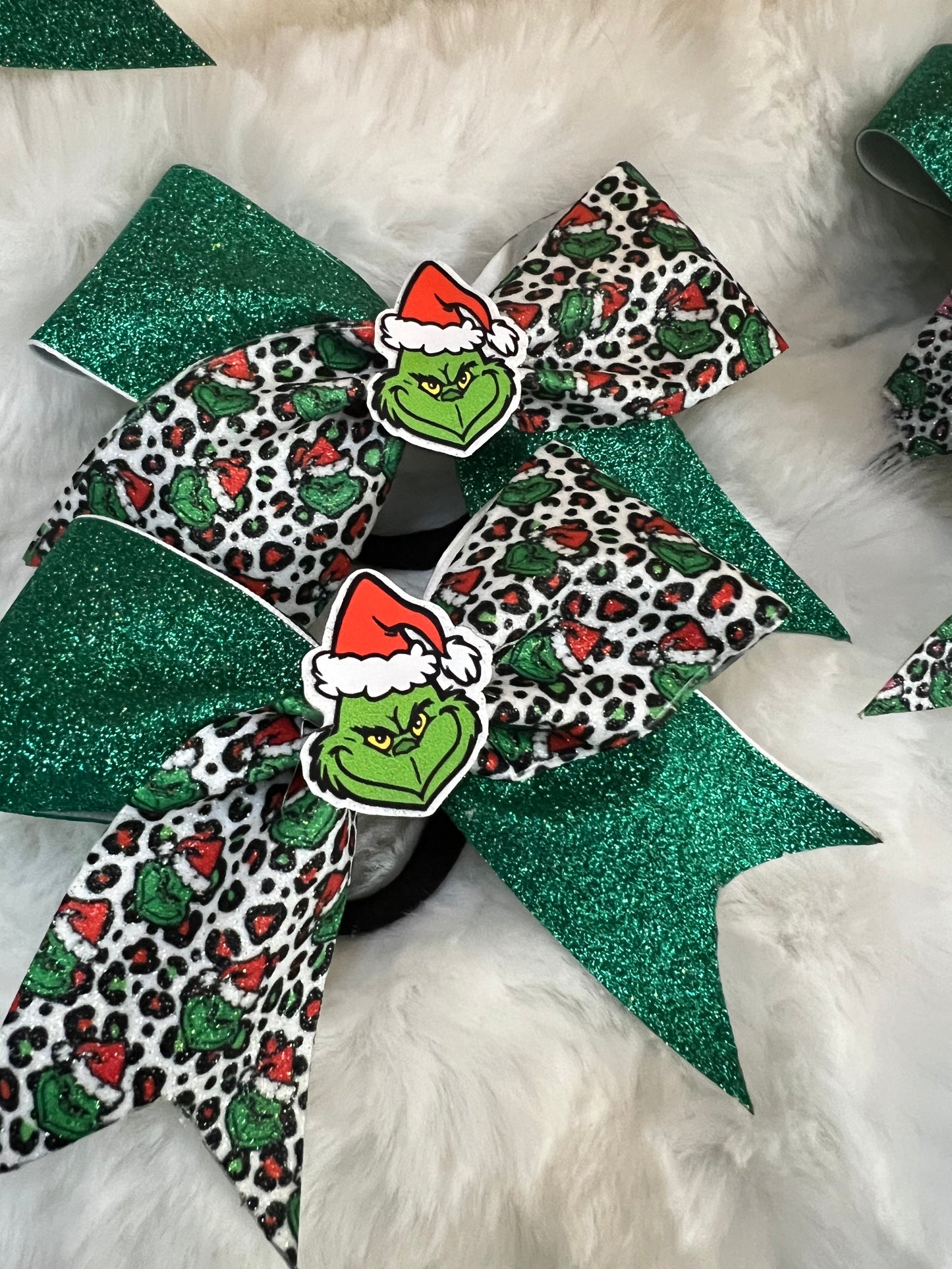 Throwin' Bows Mini Red Grinch